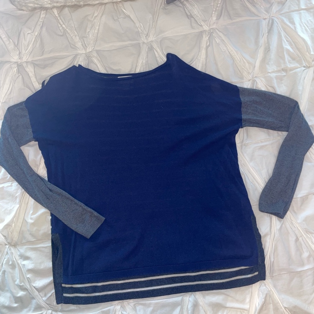 Navy sweater sIze Med